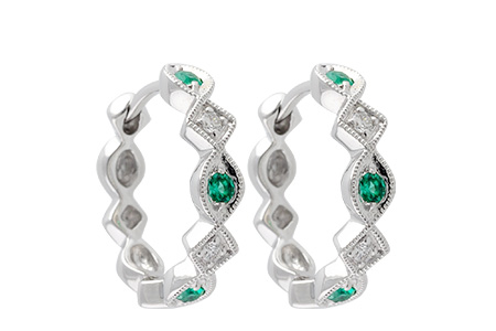 D195-82981: EARRINGS .13 EMERALD .18 TGW