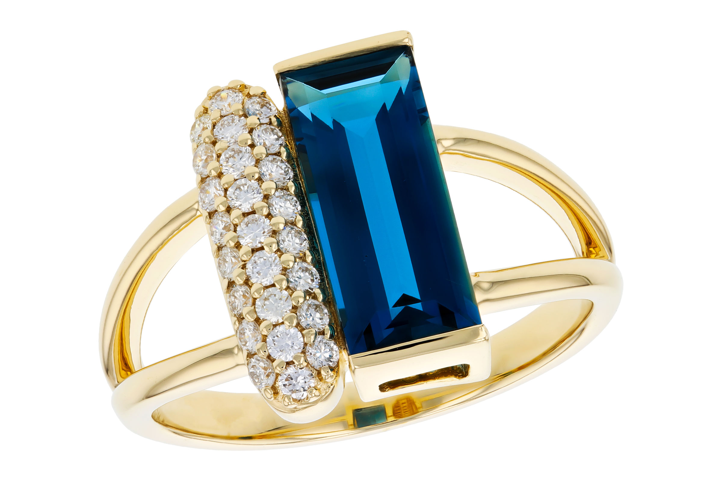 M284-92935: LDS RG 2.67 LONDON BLUE TOPAZ 2.92 TGW (12x5MM BT)