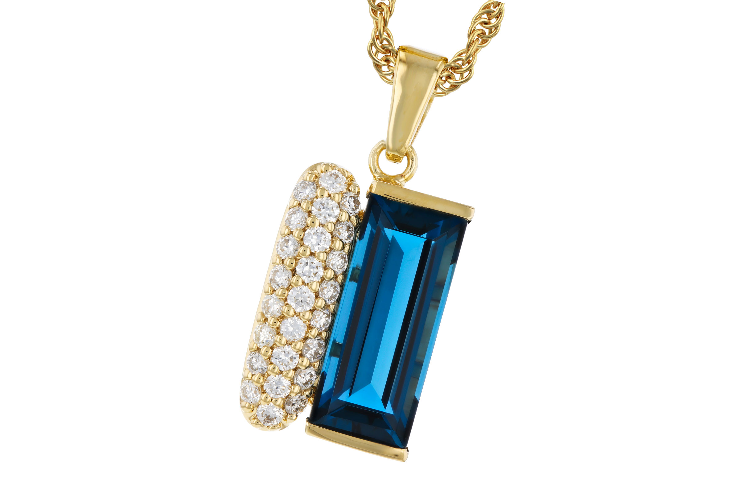 M284-92944: NECK 2.67 LONDON BLUE TOPAZ 2.92 TGW (12x5MM BT)